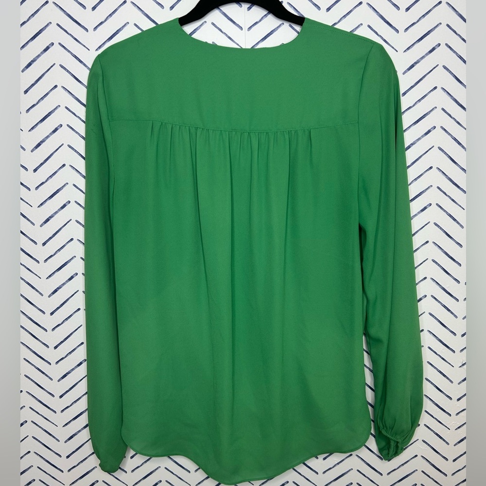 INC. Kelly Green v--Neck  Bubble Blouse Size Small - Picture 2 of 4